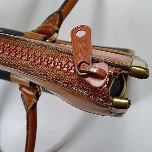 Vintage Dooney Bourke Women Handbag - Picture 8 of 12